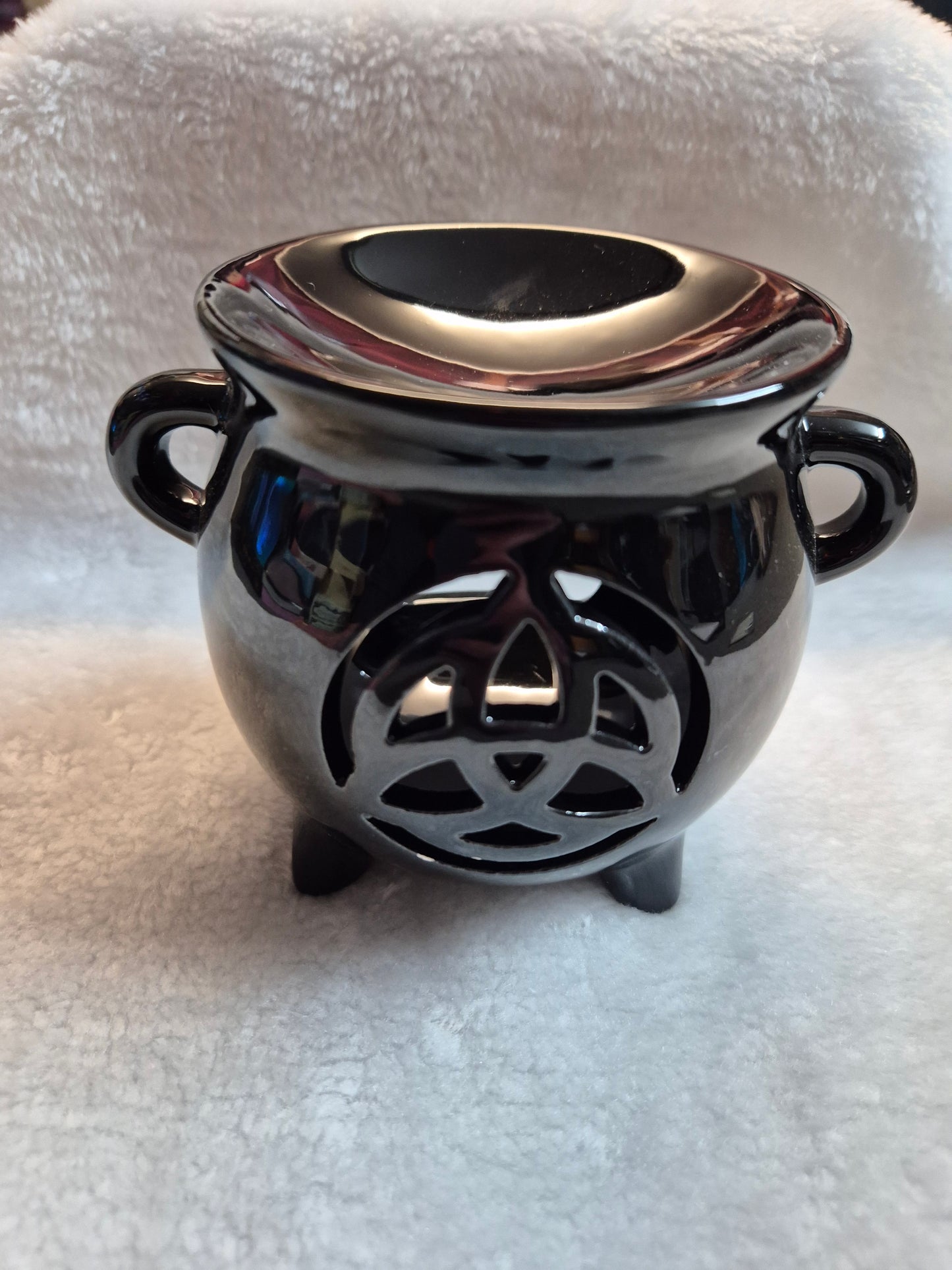 Triquetra Cauldron Oil Burner