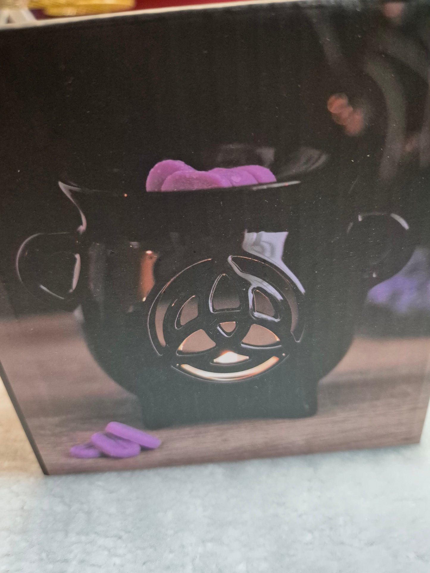 Triquetra Cauldron Oil Burner