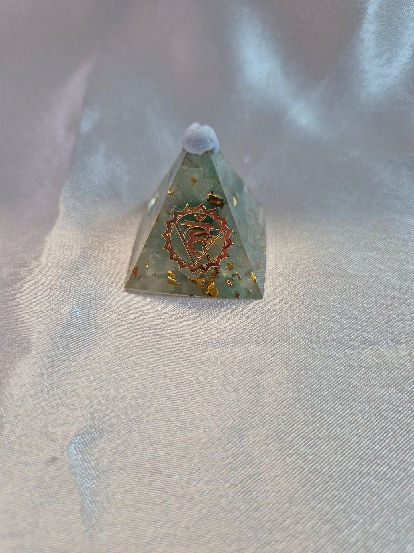 Orgonite Chakra Pyramid Green Avertrine