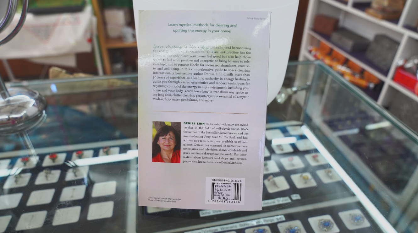 Secrets of Space Clearing : Achieve Inner and Outer Harmony Through Energy Work, Decluttering, and Feng Shui by Denise Linn