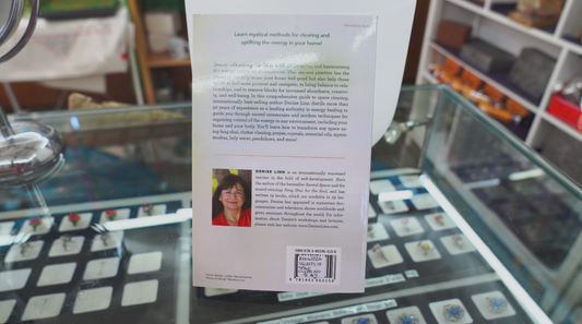 Secrets of Space Clearing : Achieve Inner and Outer Harmony Through Energy Work, Decluttering, and Feng Shui by Denise Linn