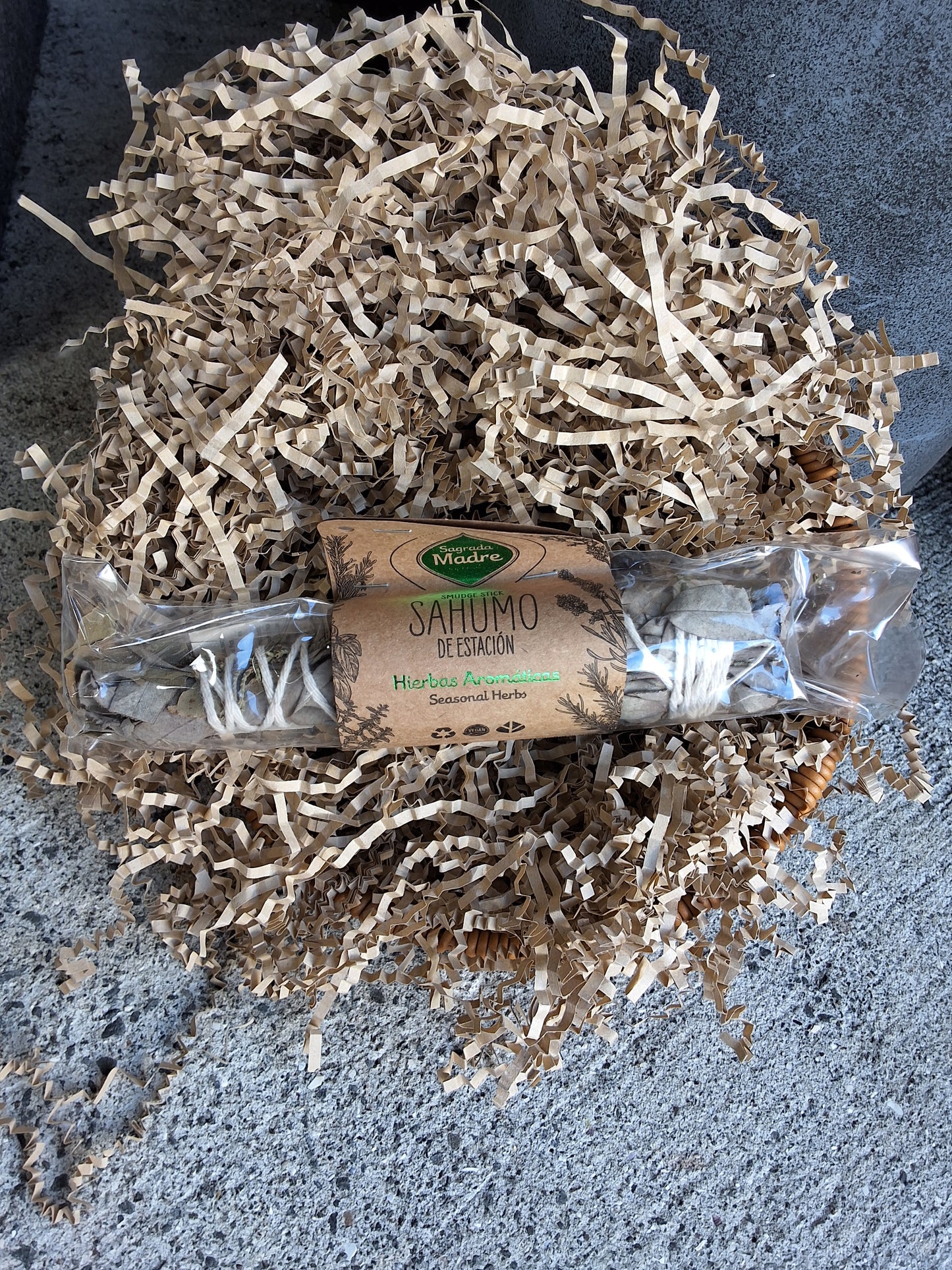 Sagrada Madre Smuge Stick Sahumo De Estación Hierbas Aromáticas Seasonal Herbs