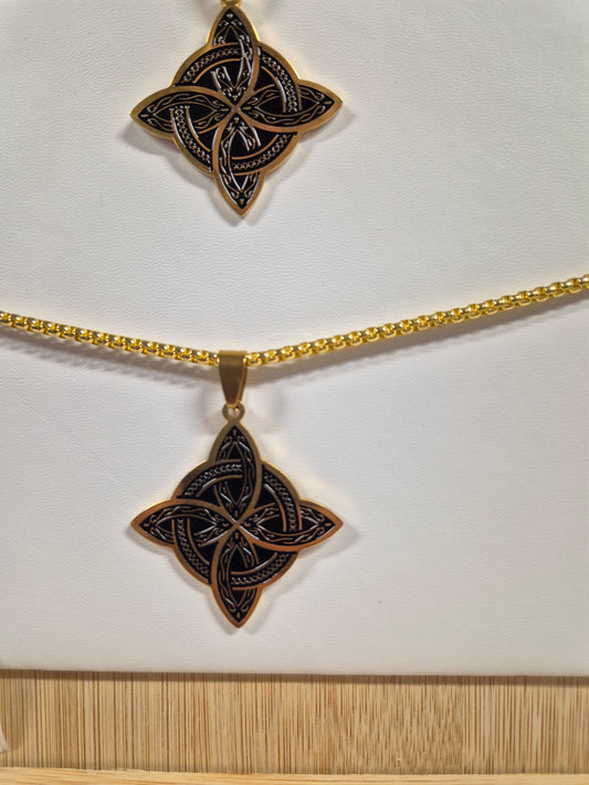 Triquetra Neckalce