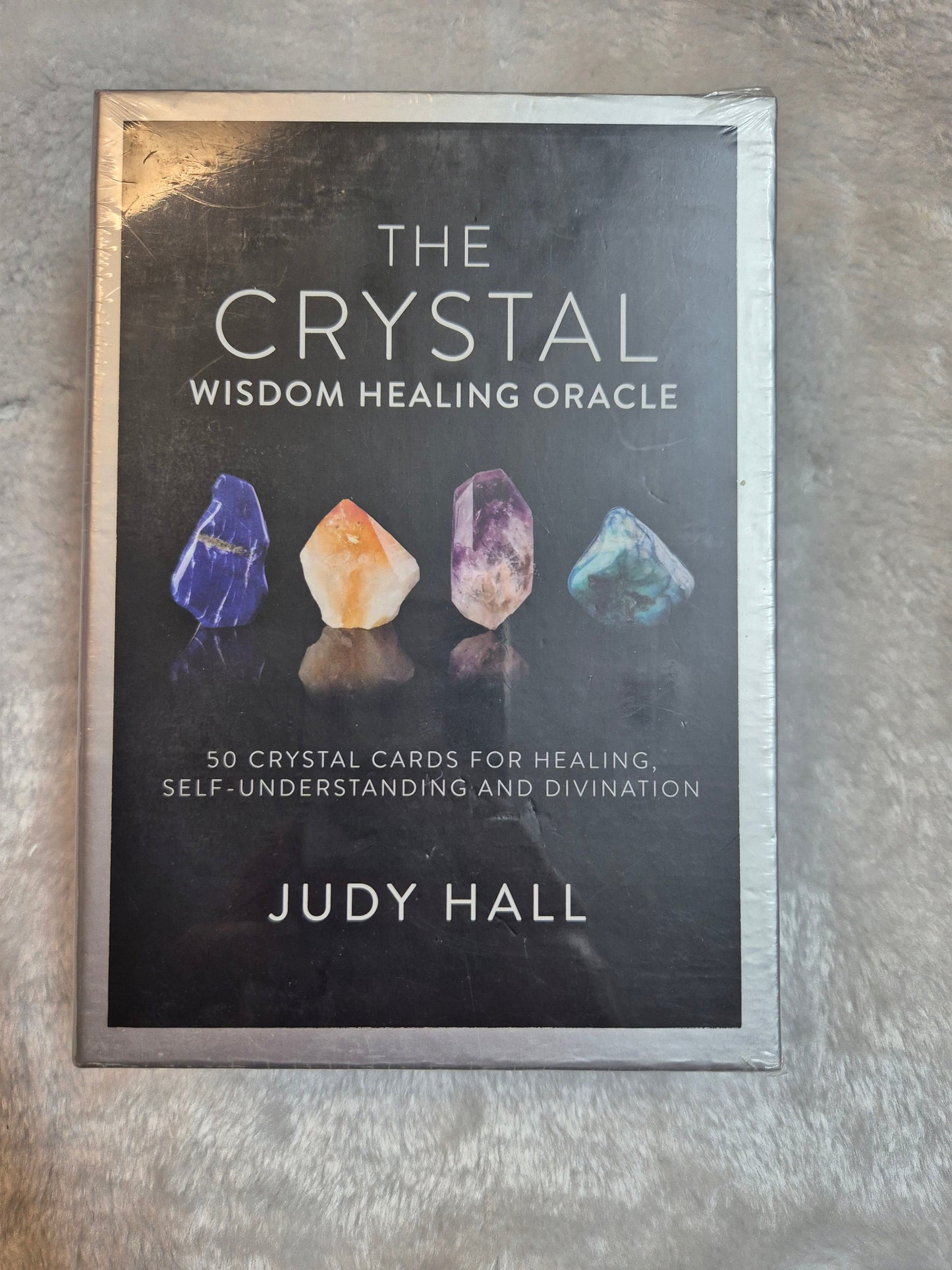 The Crystal Wisdom Healing Oracle - Judy Hall
