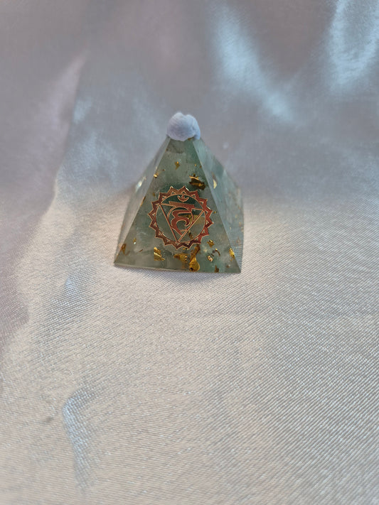 Orgonite Chakra Pyramid Green Avertrine