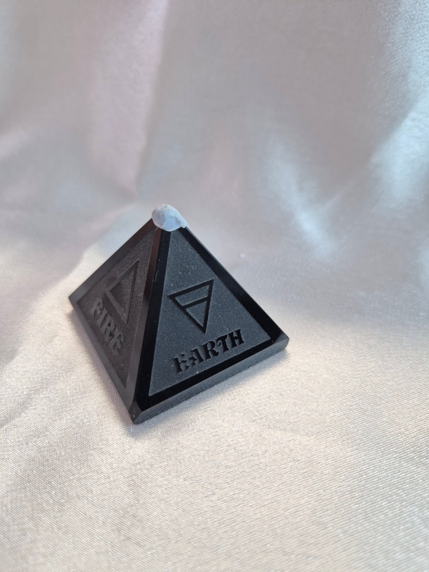 Black Agate Element Pyramid