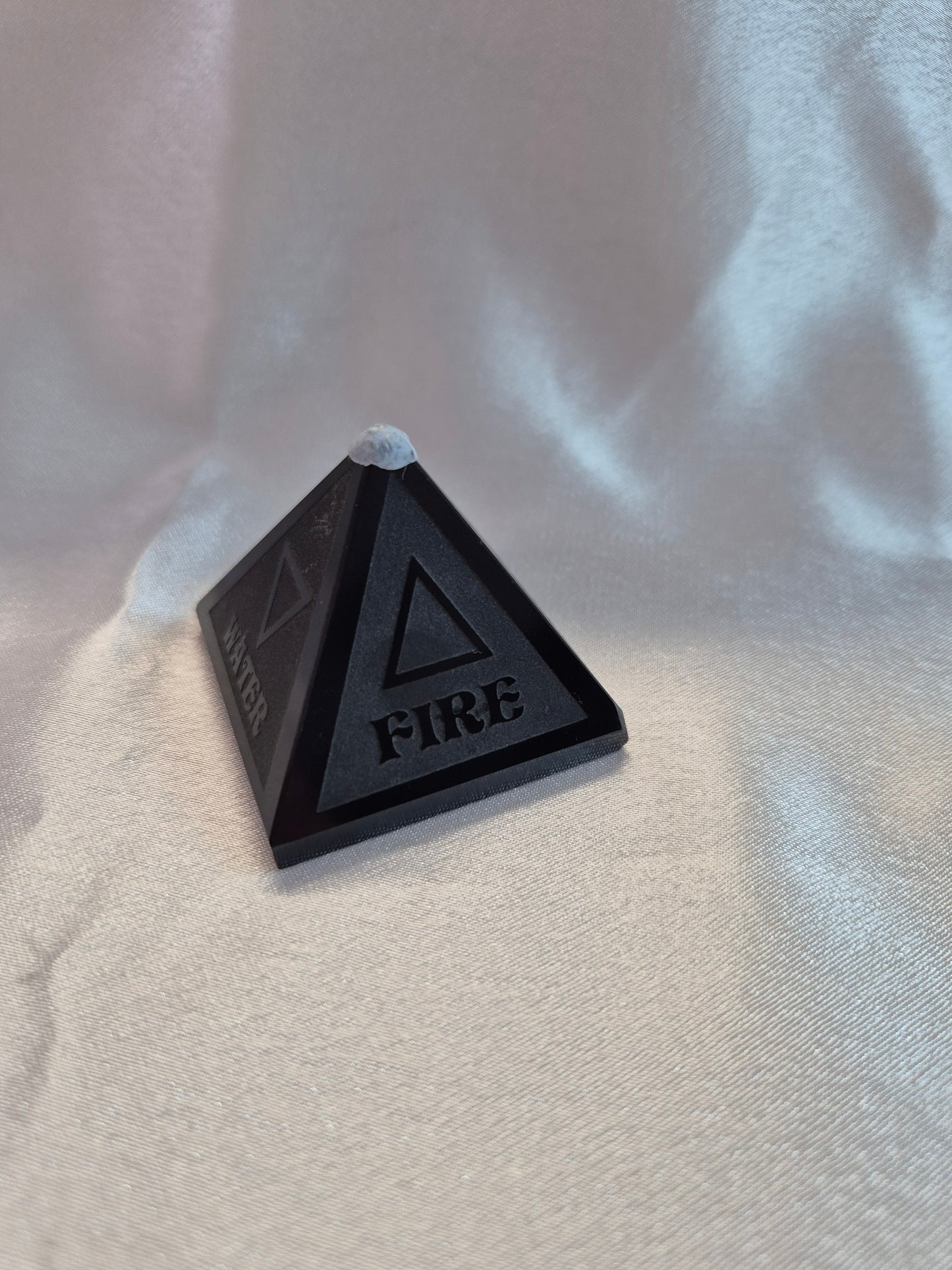 Black Agate Element Pyramid
