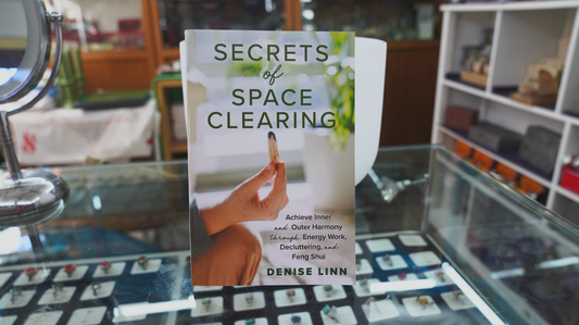 Secrets of Space Clearing : Achieve Inner and Outer Harmony Through Energy Work, Decluttering, and Feng Shui by Denise Linn