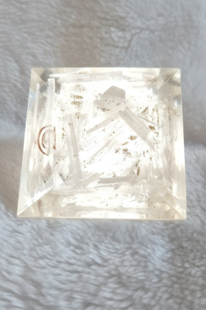Orgonite Clear Quartz Copper Generator Pyramid
