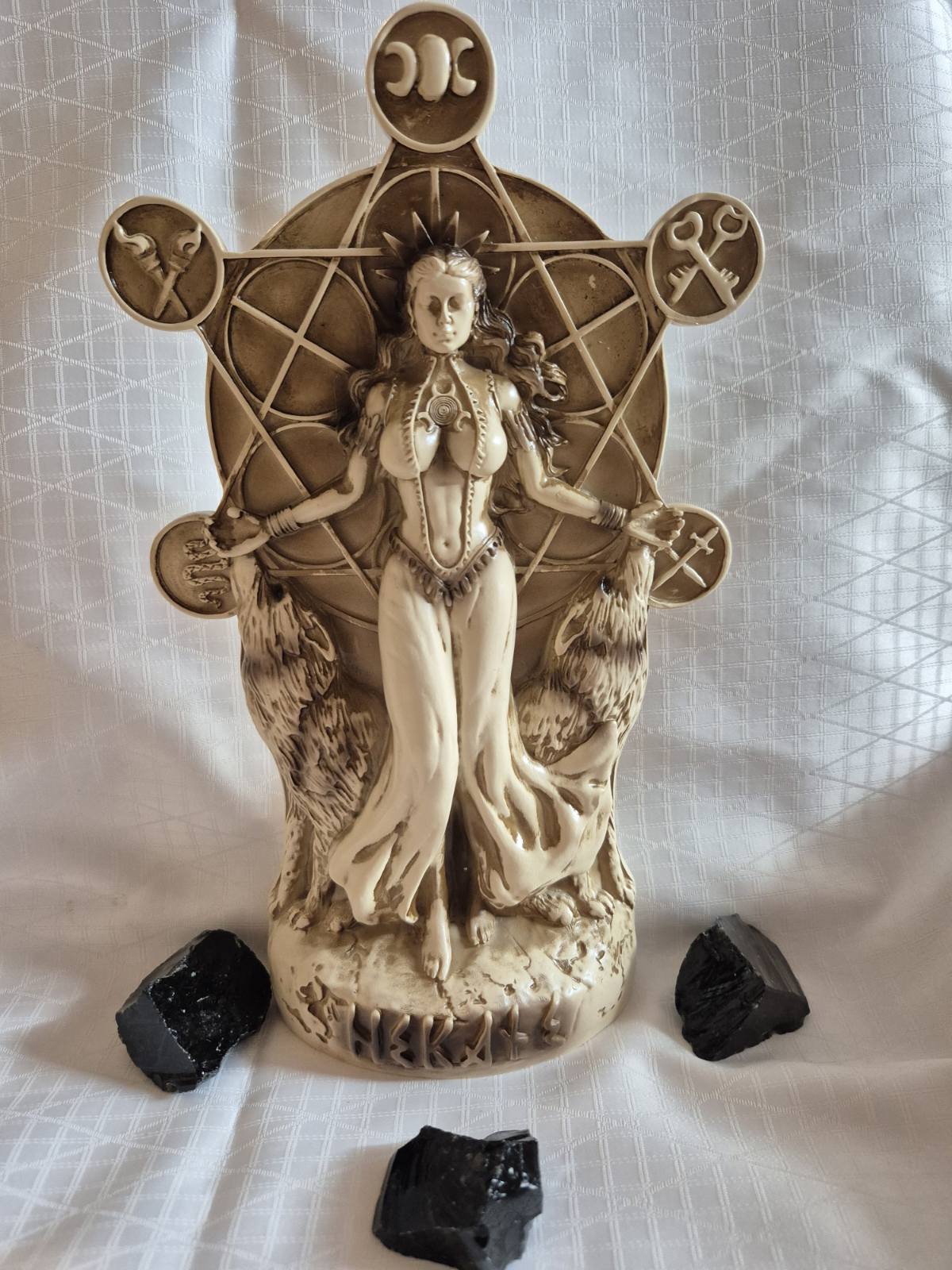 Hecate Goddess Statue – Guardian of the Crossroads 24cm