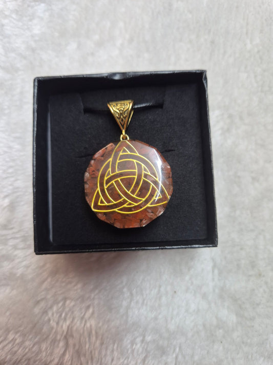 Celtic Trinity Knot Crystal Pendant & Chip Bracelet Gift Set