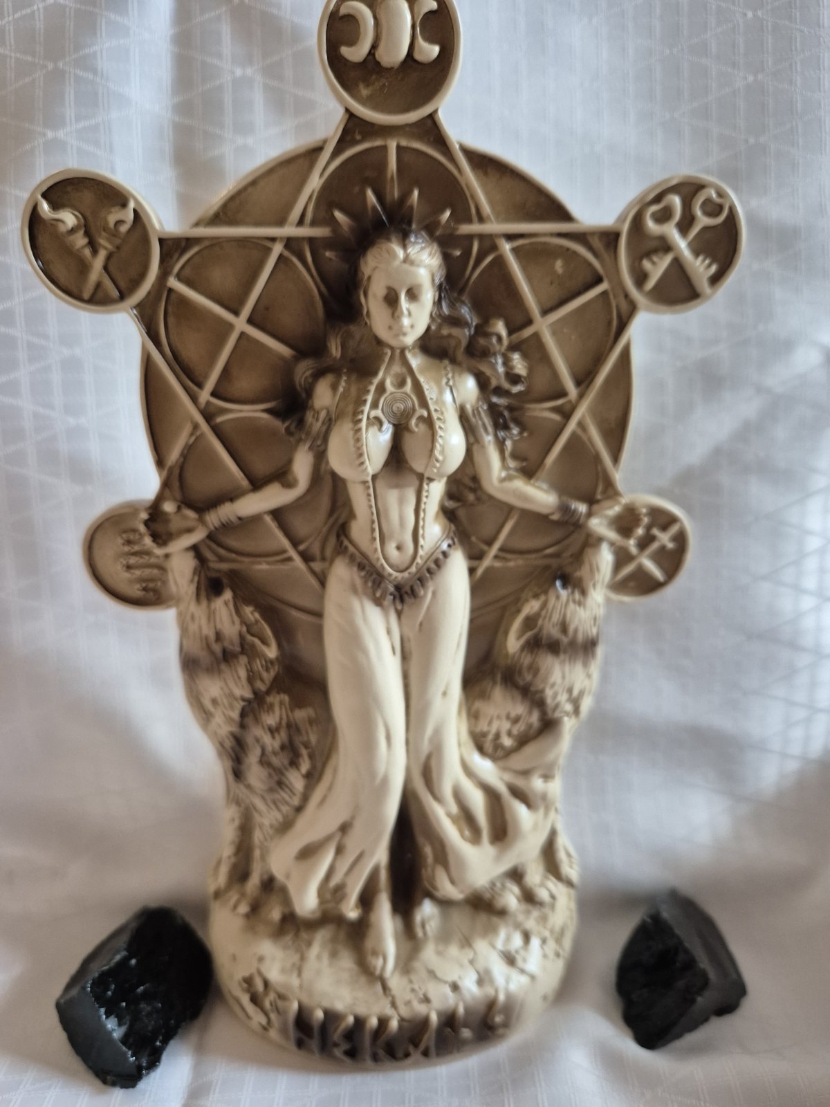 Hecate Goddess Statue – Guardian of the Crossroads 24cm